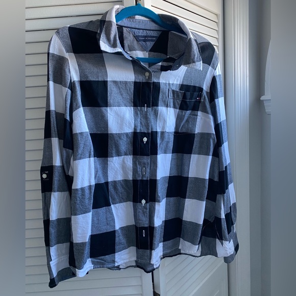 Super soft Tommy Hilfiger black and white plaid flannel shirt - Picture 1 of 5